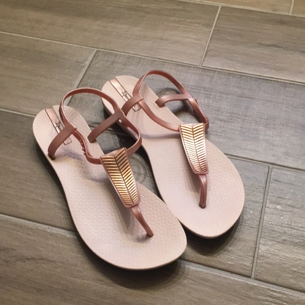 Size 10 rose gold Ipanema sandals
